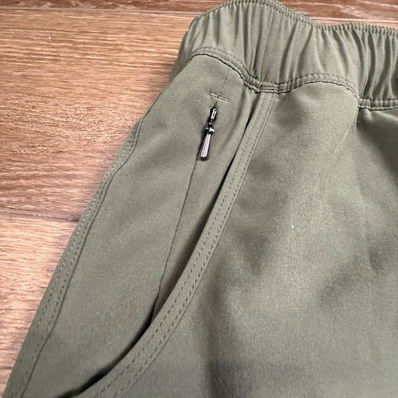 Patagonia Women's Fleetwith Skort Size XS Olive Green Outdoor, Hiking, Athletic - Picture 4 of 14